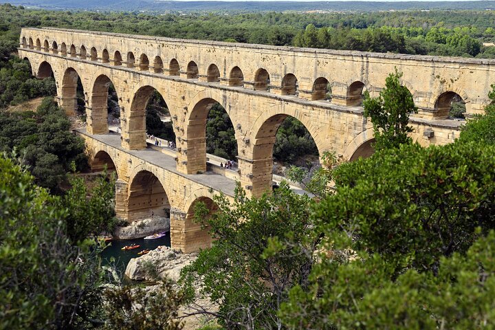 Pont du Gard to Villeneuve Les Avignon & Châteauneuf du Pape wine private tour - Image 3