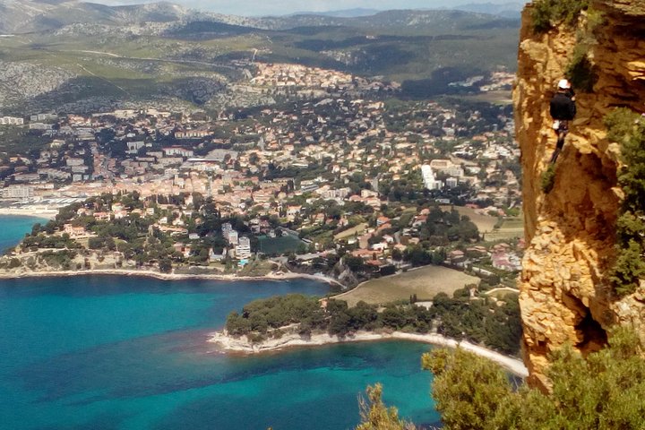Provence Full Day Private Tour with Professional Guide from Marseille - Image 2