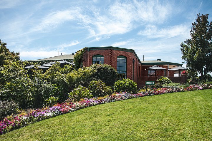 Yarra Valley Premium Tour inc Lunch and Cheese and Wine Pairing at De Bortoli - Image 2