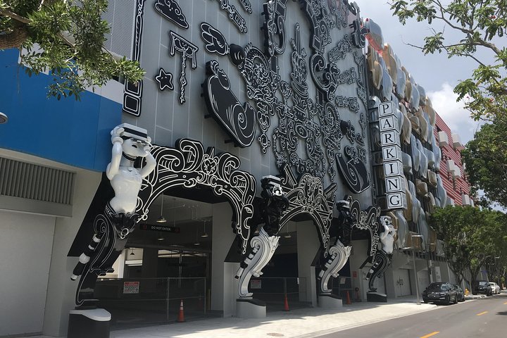 2H Private Classic Car Tour Miami Beach & Wynwood - Image 3