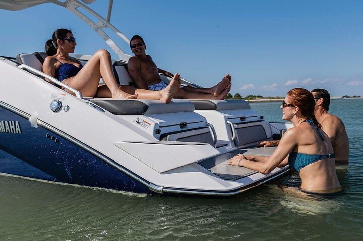 3 Hour Experience Luxury Cruiser in Miami - Image 1