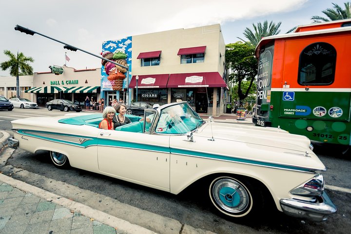 3H Private Classic Car Tour of Miami Beach, Wynwood and Little Havana  - Image 3