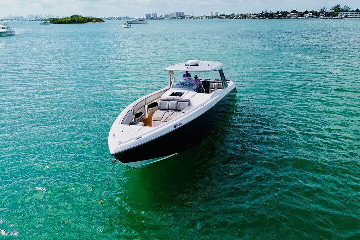  42ft Cigarette Yacht Rental in Miami All Inclusive  - Image 3