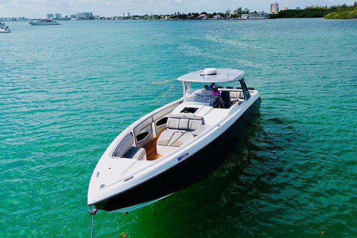  42ft Cigarette Yacht Rental in Miami All Inclusive  - Image 1