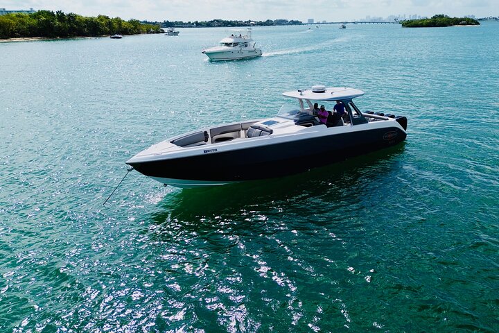  42ft Cigarette Yacht Rental in Miami All Inclusive  - Image 5