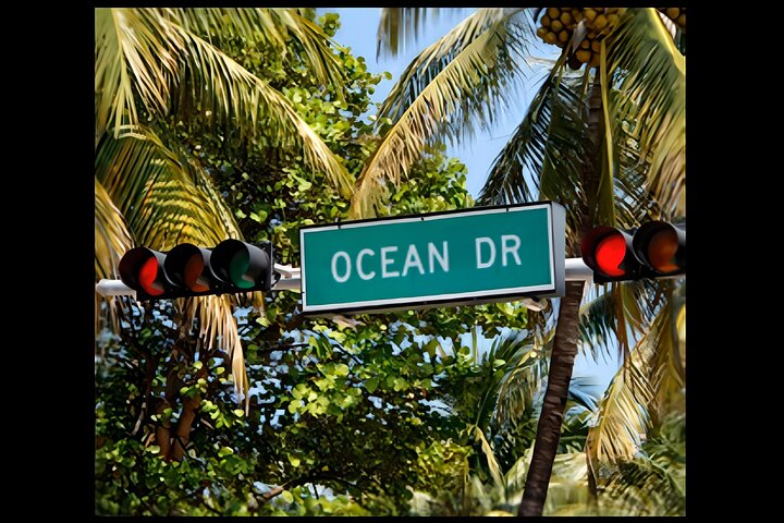 Art Deco Tour: Step Back in Time to the Roaring Twenties - Image 5