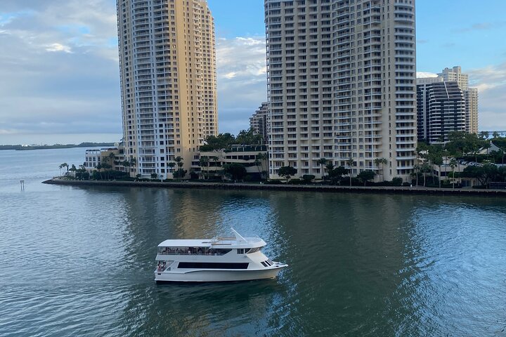 Miami: 90 min Miami Skyline Cruise with Drinks & Music  - Image 3