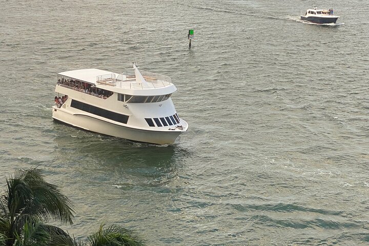 Miami: 90 min Miami Skyline Cruise with Drinks & Music  - Image 2