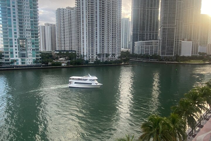 Miami: 90 min Miami Skyline Cruise with Drinks & Music  - Image 5