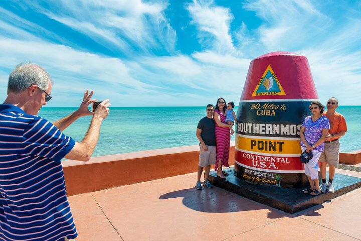  Miami: Key West Day Trip with Snorkeling and Open Bar  - Image 5