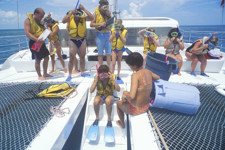  Miami: Key West Day Trip with Snorkeling and Open Bar  - Image 1