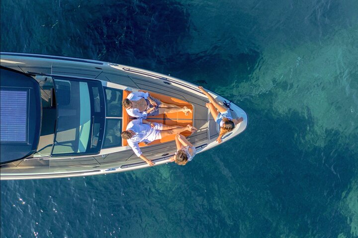 Private Luxury Motor Yacht <> Premium Party & Celebration (3 HRS) - Image 3