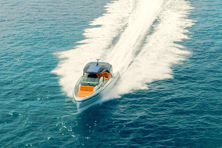 Private Luxury Motor Yacht <> Premium Party & Celebration (3 HRS) - Image 2