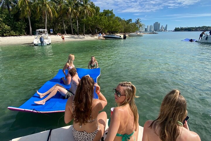Sightseeing and Swim Cruise around Miami Beach on a Yacht - Image 4