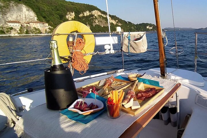 Private Tour on a Sailing Boat on Lake Maggiore with Aperitif and Music - Image 4