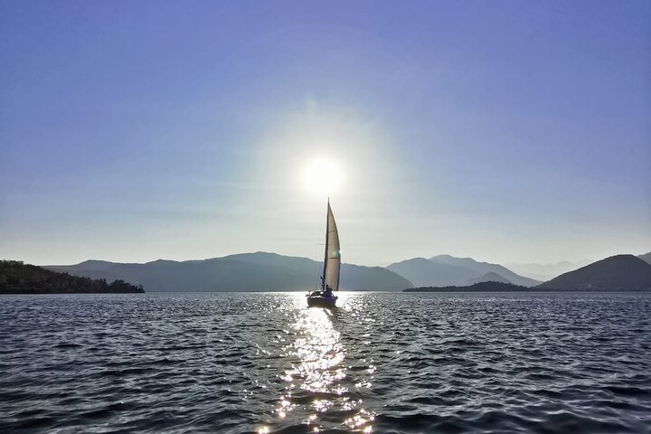 Private Tour on a Sailing Boat on Lake Maggiore with Aperitif and Music - Image 1