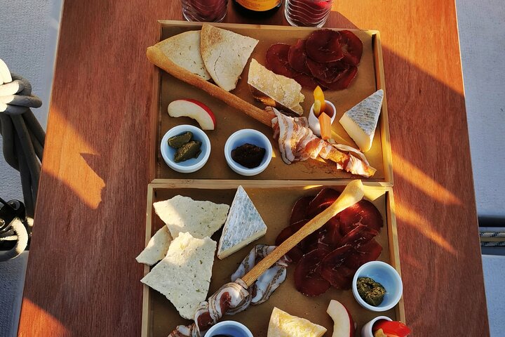 Private Tour on a Sailing Boat on Lake Maggiore with Aperitif and Music - Image 3