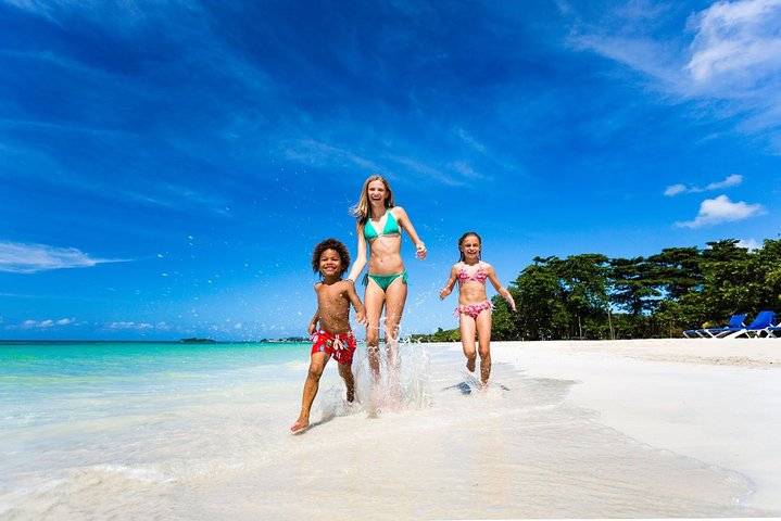7 Mile Beach Private Tour  - Image 1