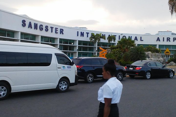 Airport Transfers for less - Image 1