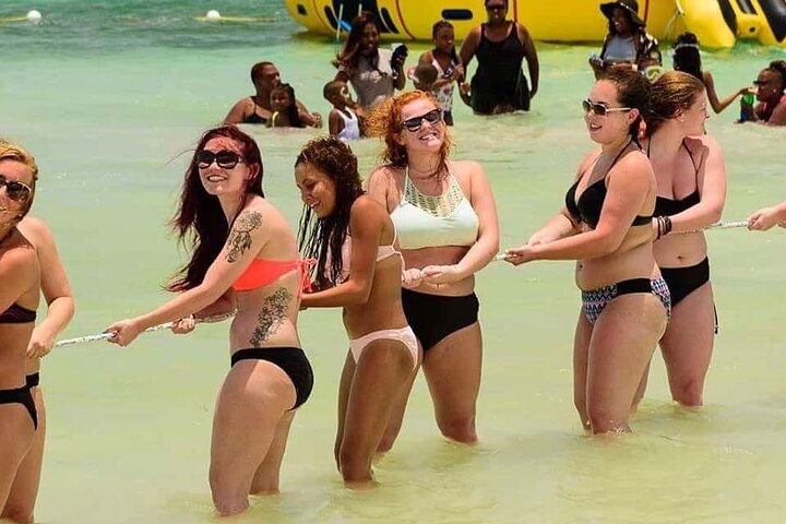 Beach/Parasailing and Jet Ski Experience with Transportation - Image 1