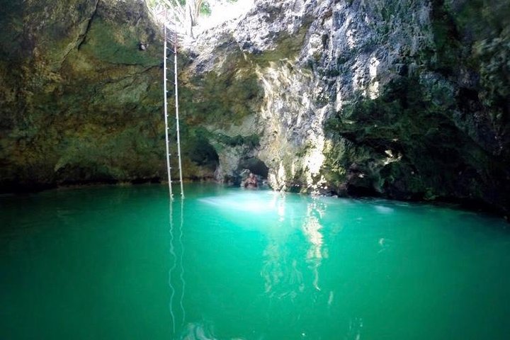 Blue Hole Mineral Spring and Ricks Cafe Private Tour - Image 3