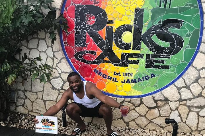 Blue Hole Mineral Spring, Seven Mile Beach, Ricks Cafe/ Shopping Private Tour  - Image 4