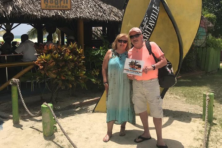 Blue Hole Mineral Spring, Seven Mile Beach, Ricks Cafe/ Shopping Private Tour  - Image 3