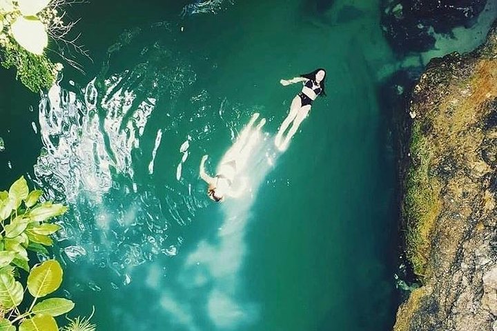 Blue Hole Mineral Spring, Seven Mile Beach, Ricks Cafe/ Shopping Private Tour  - Image 1
