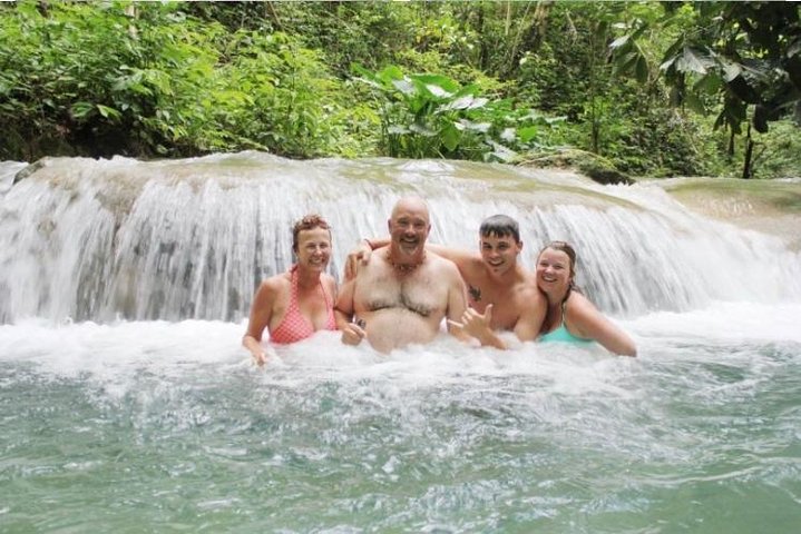 Blue Hole Mineral Spring, Seven Mile Beach, Ricks Cafe/ Shopping Private Tour  - Image 5