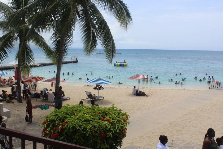Doctor's Cave Beach and Jimmy Buffet's margaritaville with shopping - Image 3