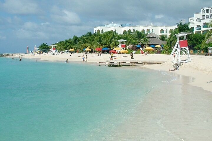 Doctor's Cave Beach and Snorkeling Private Tour  - Image 1