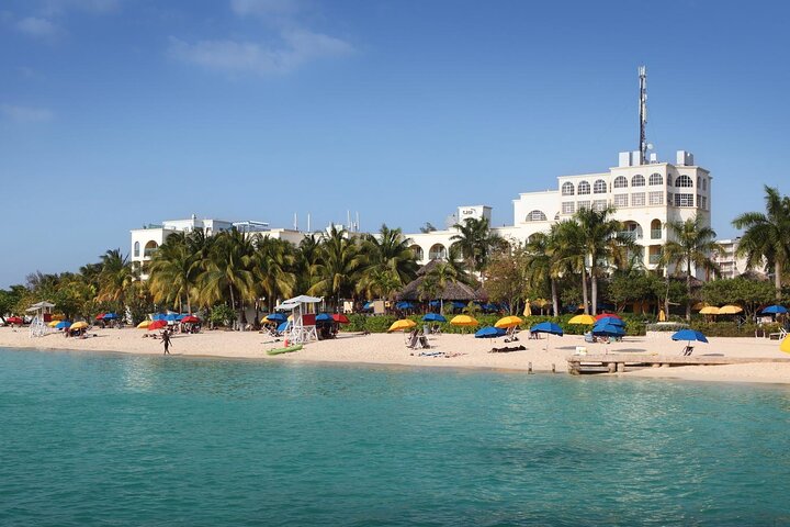 Doctor's Cave Beach, Margaritaville Jimmy’s Buffet & shoping tour - Image 1