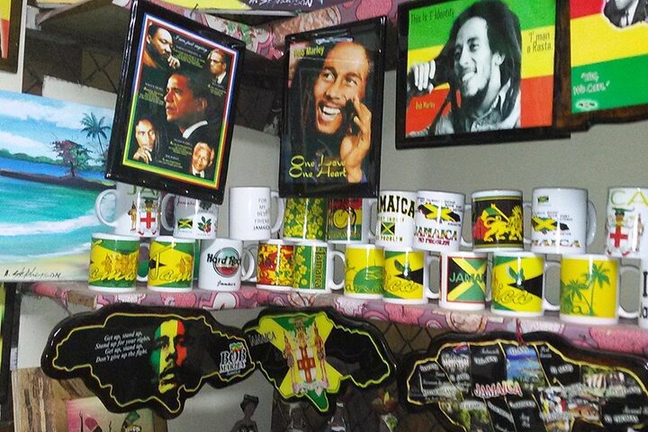 Doctor's Cave Beach, Margaritaville Jimmy’s Buffet & shoping tour - Image 3