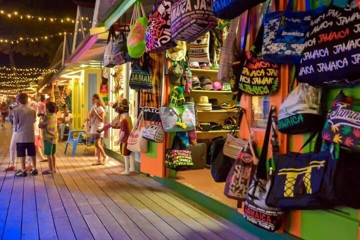 Doctor's Cave Beach, Margaritaville Jimmy’s Buffet & shoping tour - Image 5