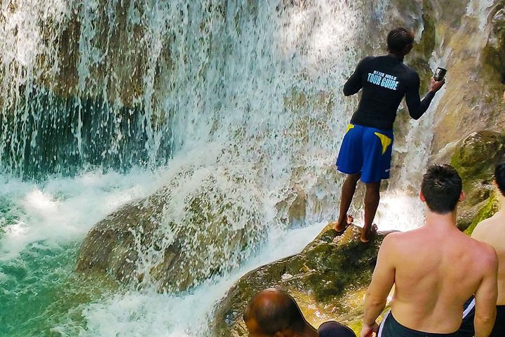 Dunn's River Falls, shopping and lunch - Image 5