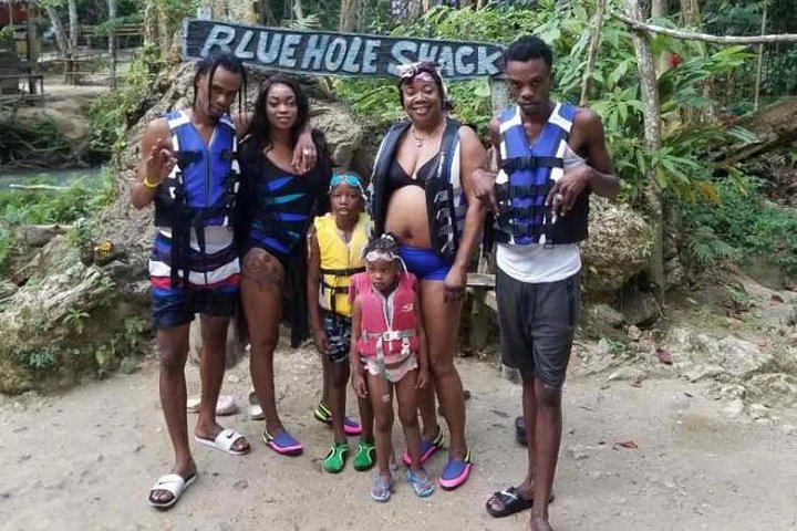Dunns River, Margaritaville Beach, Riving Tubing and Blue Hole Private Tour - Image 2