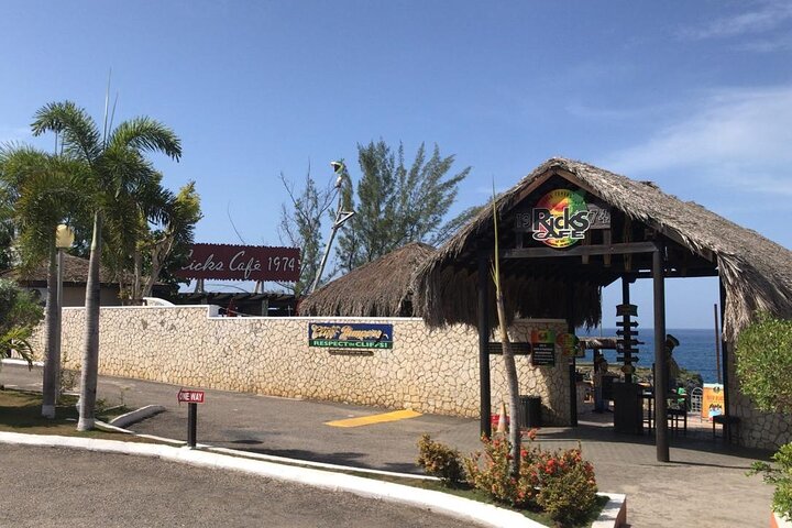 Full-Day Combo Tour Seven Mile Beach and Ricks Cafe  - Image 1