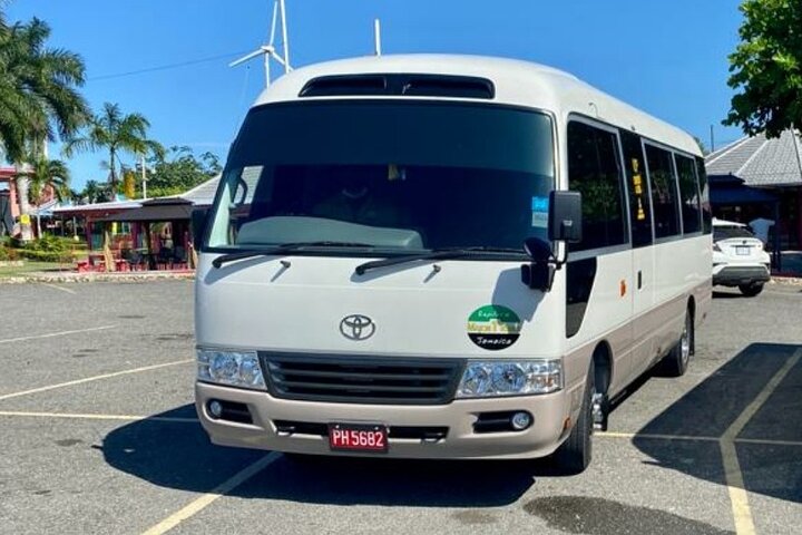 Montego Bay Airport Transfer to Resorts in Montego Bay  - Image 3