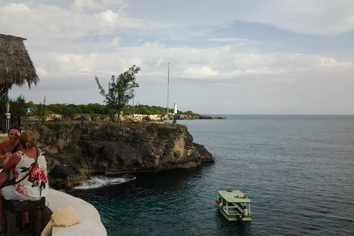 Montego Bay Excursion Negril 7 Miles Beach, Rick's Cafe and Time Square Shopping - Image 3