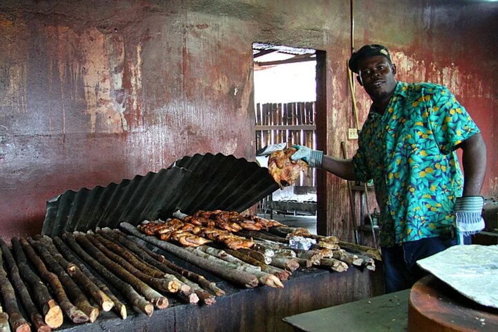 Montego Bay Highlight with Souvenir Shopping and Restaurant Stop - Image 4