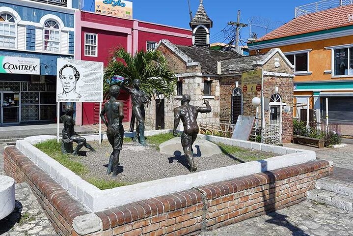 Montego Bay Highlight with Souvenir Shopping and Restaurant Stop - Image 5