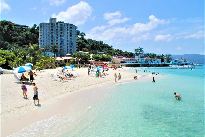 Montego Bay Shore Excursion: Doctor's Cave Beach & Montego Bay City Highlights - Image 1