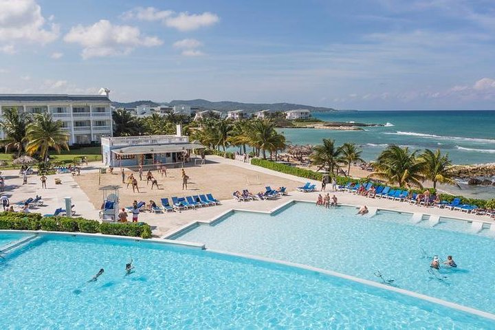 Montego Bay Shore Excursion: Grand Palladium Resort and Spa Luxury Beach Day Pass - Image 1