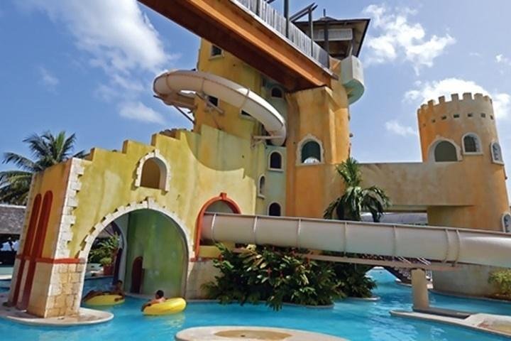 Montego Bay Shore Excursion: Sunscape Splash All-Inclusive Day Pass - Image 2
