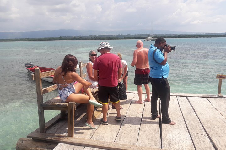 Montego Bay to The Pelican Bar Round-Trip Shuttle Transportation - Image 5