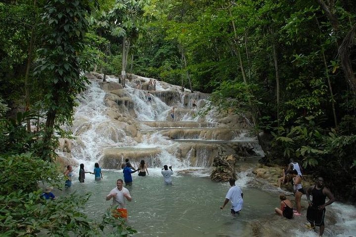 Montego Bay tour: Dunn's River Falls - Image 1