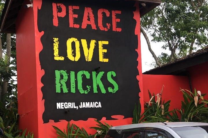 Negril 7Mile Beach and Ricks Café Day Tour & souvenir Shopping  - Image 4