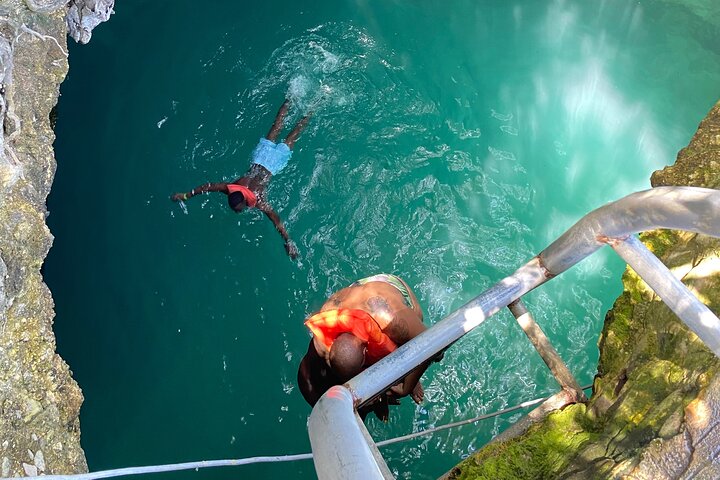 Negril Blue Hole Mineral Springs and Ricks Cafe Tour Tour From Montego Bay - Image 3