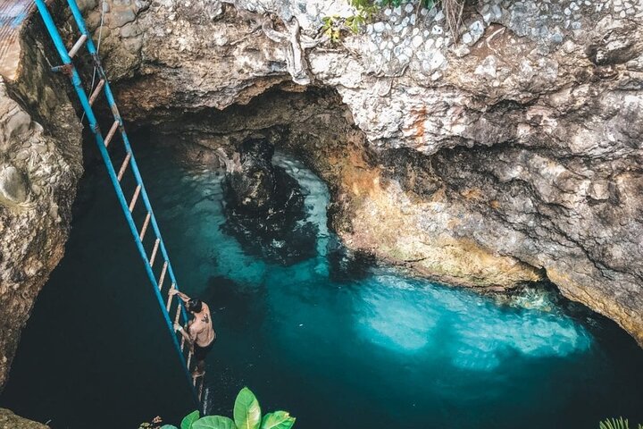 Parasailing, Blue Hole Mineral Spring, Seven Mile Beach - Image 3