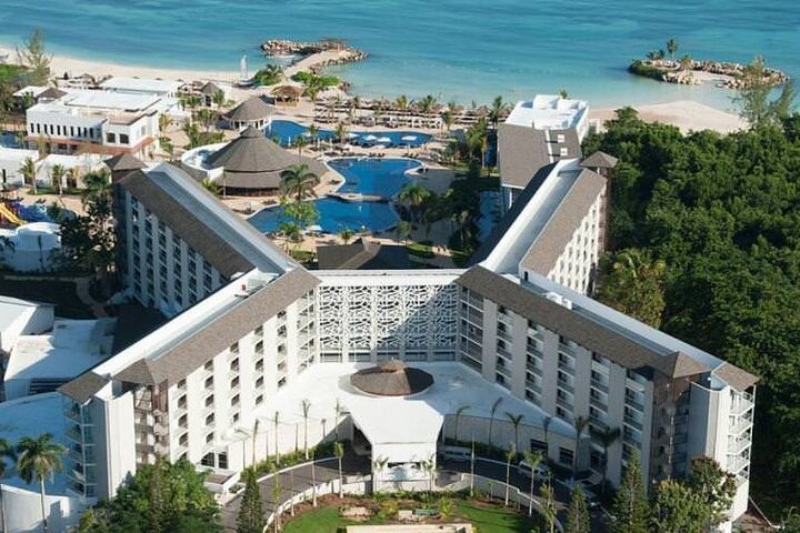 Private Airport Transfers to Royalton Blue Waters and White Sand - Image 2